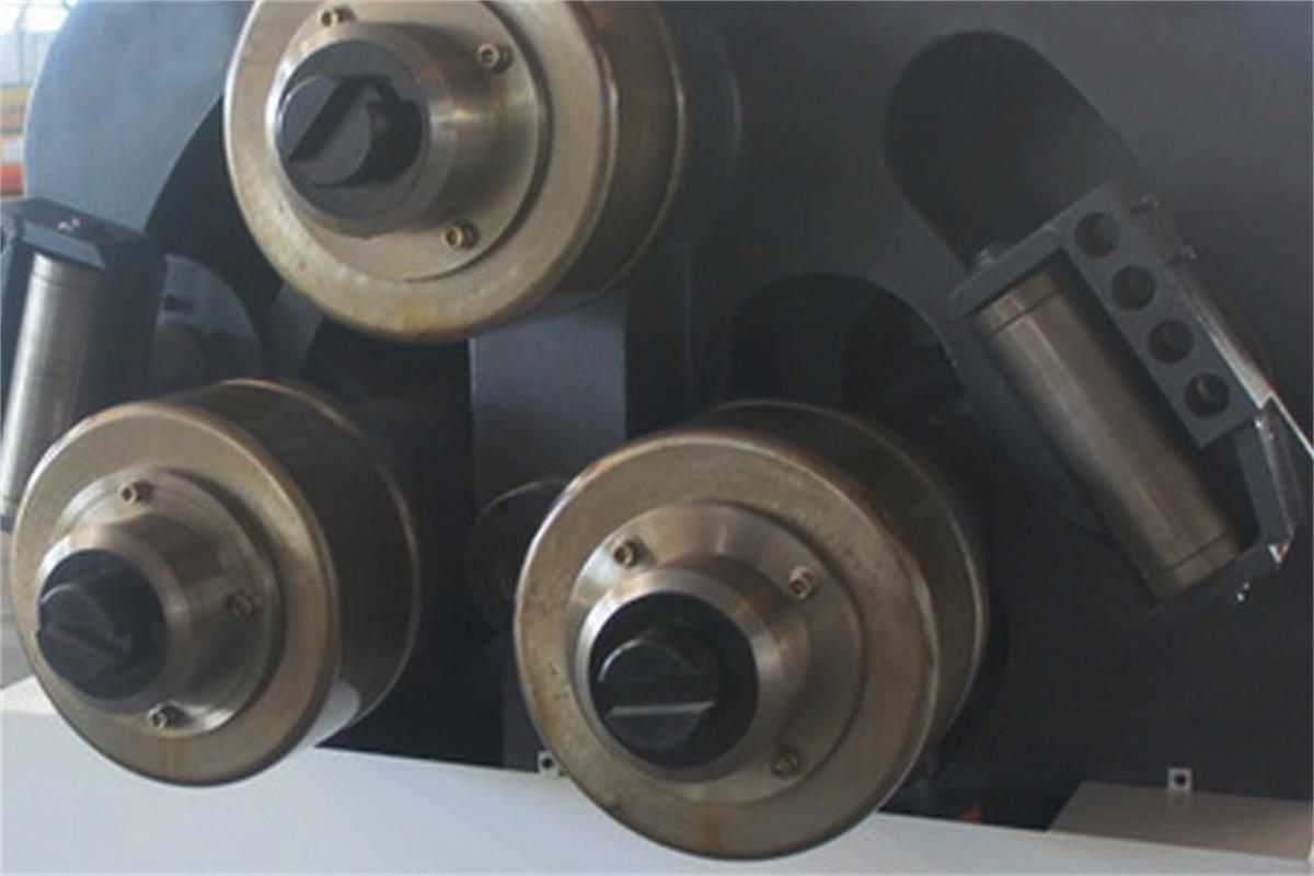 操作型材彎曲機的注意點講解